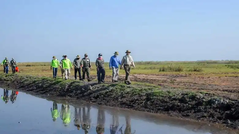 environment_ministry_spokesman_neth_pheaktra_and_o