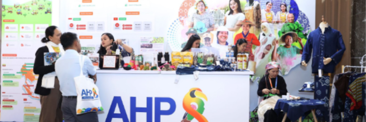 The SGP booth showcases project information, knowledge materials, and innovative products from supported grants, along with an interactive demonstration by WARECOD on creating biodiversity-inspired textile designs.